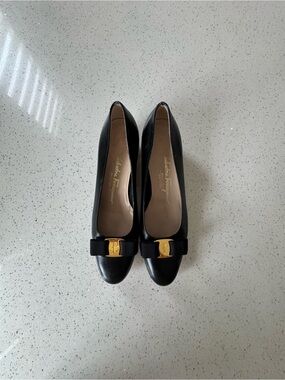 Salvatore Ferragamo Black Vara Bow Leather Pumps Size 10 AAA vintage